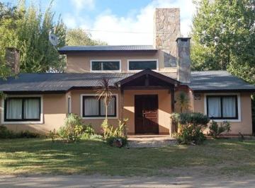 Casa de 5 ambientes, Santa Teresita · Casa Sola con Gas Natural