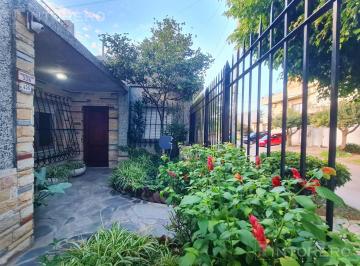 Casa · 344m² · 3 Ambientes · 1 Cochera · Casa 3 Amb con Jardín, Terraza y Cochera en Villa Tesei