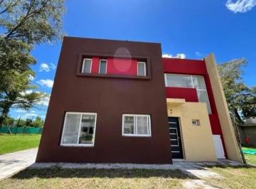 Casa · 135m² · 4 Ambientes · 2 Cocheras · Casa en Venta - 3 Dorm. 2 Baños - Moreno