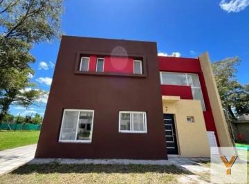 Casa · 135m² · 4 Ambientes · 2 Cocheras · Casa en Venta - 3 Dorm. 2 Baños - Moreno