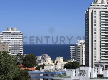 Departamento · 49m² · 3 Ambientes · 1 Cochera · Apartamento con Vista Al Mar Venta 2 Dorm. - View II, Punta del Este