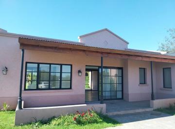 Quinta vacacional · 200m² · 4 Ambientes · 2 Cocheras · Venta de Casa Quinta en Areco