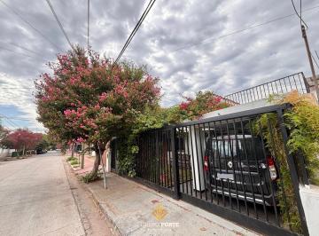Casa · 160m² · 4 Ambientes · 1 Cochera · Casa en Venta en Maipu
