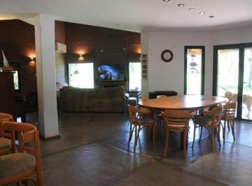 Casa · 370m² · 4 Dormitorios · 2 Cocheras · Casa en Alquiler - 4 Dorm. 4 Baños - 1600 m² - San Facundo, Manuel B. Gonnet