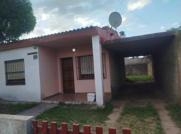 Casa de 3 ambientes, Quequén · Casa a Una Cuadra del Mar