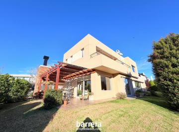 Casa · 270m² · 5 Ambientes · 2 Cocheras · Casa en Arenas del Sur