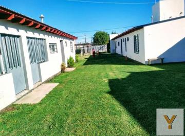 Edificio · 200m² · 7 Ambientes · 3 Cocheras · Complejo de Cabañas en Venta - 4 Dorm. 3 Baños - Cocheras - Necochea