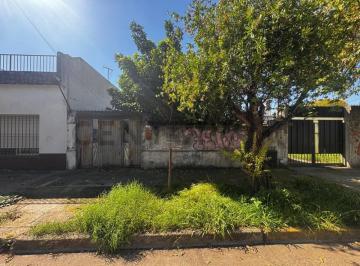 Terreno · 90m² · 3 Ambientes · 1 Cochera · Venta Lote Ituzaingo con Casa a Refaccionar