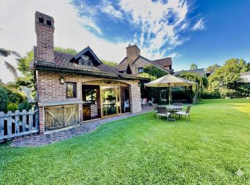Casa · 292m² · 6 Ambientes · 2 Cocheras · Gran Oportunidad – Venta Casa 6 Amb - Gran Pileta Quincho