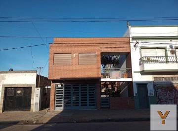 Casa · 185m² · 5 Ambientes · 2 Cocheras · Casa en Venta - 4 Dorm. 2 Baños - Cochera - 359 m² - Villa Elvira
