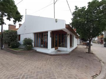 Local comercial · 156m² · 3 Ambientes · Local en Venta - 1 Baño 1 Deposito - 156 m² - Rojas