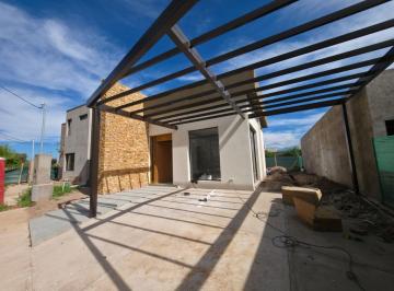 Casa de 8 ambientes, Mayor Drummond · Venta de Casa en Barrio Privado Gardens