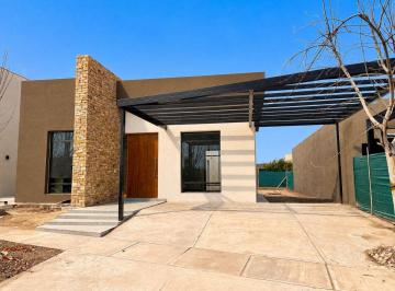 Casa de 8 ambientes, Mayor Drummond · Venta de Casa en Barrio Privado Gardens