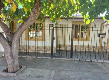 Casa · 100m² · 5 Ambientes · 1 Cochera · Casa en Venta El Sauce, Barrio Constitución, Guaymallen