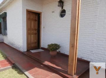 Casa · 160m² · 4 Ambientes · Casa Venta - 2 Dorm. - 1 Baño - 220 m² Totales - Berazategui