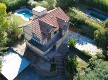 Casa de 7 ambientes, La Falda · Casa en Barrio Parque Jardin - La Falda