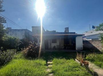 Casa · 119m² · 4 Ambientes · Casa en Venta - 3 Dorm. 1 Baño - 327 m² - Grand Bourg