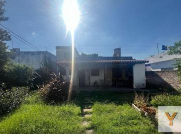 Casa · 119m² · 4 Ambientes · Casa en Venta - 3 Dorm. 1 Baño - 327 m² - Grand Bourg
