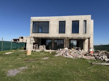 Casa · 360m² · 7 Ambientes · 6 Cocheras · Casa en Venta a Estrenar 7 Ambientes Barrio Amarras, Esocbar