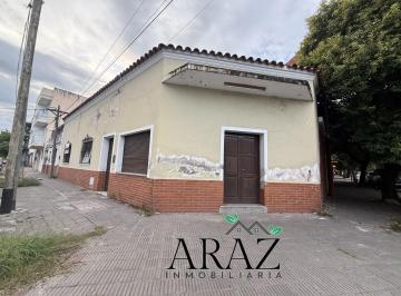 Casa · 396m² · 8 Ambientes · 1 Cochera · Casa en Zona Centro