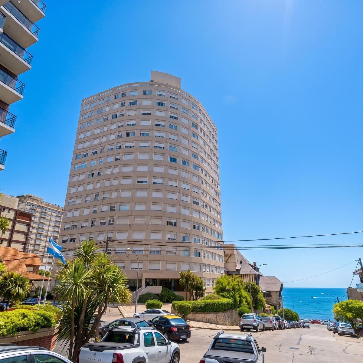 Alquiler por 24 meses en amplio departamento 4 amb, 160m² en Playa Varese