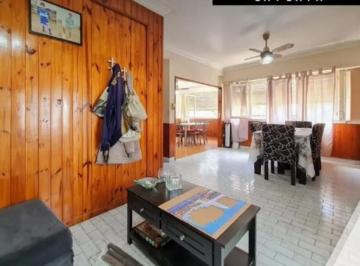 PH · 170m² · 6 Ambientes · 1 Cochera · PH en Venta - 4 Dorm. 2 Baños - Cochera - La Plata