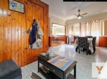PH · 170m² · 6 Ambientes · 1 Cochera · PH en Venta - 4 Dorm. 2 Baños - Cochera - La Plata