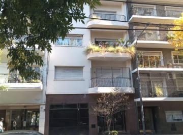 Departamento de 5 ambientes, Recoleta · Exclusivo Piso de 200 m² Frente a Plaza, Cochera en Recoleta.