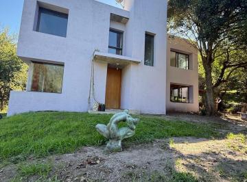 Casa · 150m² · 4 Ambientes · 2 Cocheras · Casa en Alquiler en Country 4 Hojas – Diseño, Luz Natural y Pileta – Mendiolaza