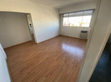 Departamento de 4 ambientes, Colegiales · Departamento de 4 Ambientes con Todo El Sol de Colegiales.