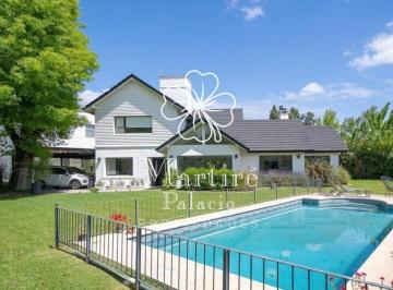 Casa · 290m² · 7 Ambientes · 2 Cocheras · Venta Casa con 5 Dorm., en Mayling C. C. Pilar