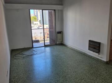 Departamento de 2 ambientes, Almagro · Valentin Gomez 3727 2 Ambientes Balcon Corrido Al Frente P. 5° Muy Luminoso Amplia y Luminosa Cocina