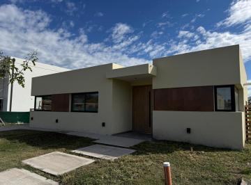Casa · 134m² · 4 Ambientes · 2 Cocheras · Casa en Venta 3 Dorm. Santa Sofia Pilar del Este