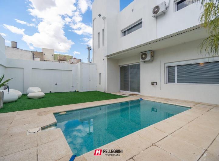 Casa · 290m² · 5 Ambientes · 2 Cocheras