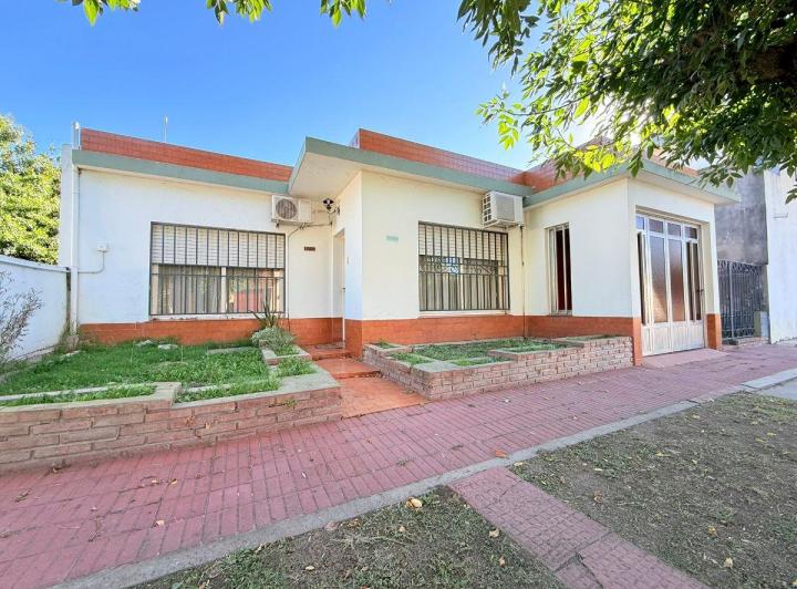 Casa · 160m² · 4 Ambientes · 1 Cochera