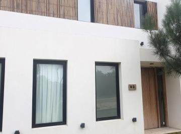 Casa · 250m² · 6 Ambientes · Casa en Venta - 4 Dorm. 5 Baños - Pinamar