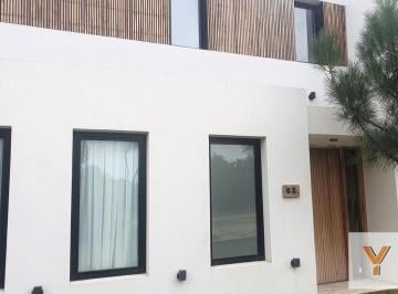 Casa · 250m² · 6 Ambientes · Casa en Venta - 4 Dorm. 5 Baños - Pinamar