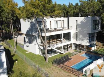 Casa · 550m² · 9 Ambientes · Casa en Venta - 6 Dorm. 8 Baños - Pinamar
