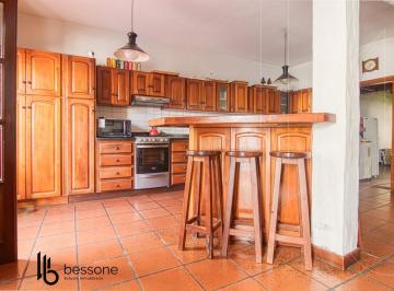 Casa · 214m² · 5 Ambientes · 2 Cocheras · Casa en Villa Primera