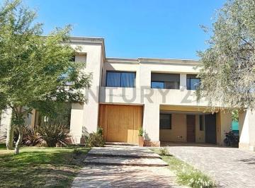 Casa · 410m² · 4 Dormitorios · 2 Cocheras · Barrio Los Teros. Venta Casa de Categoría 4 Dorm.