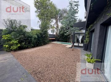 Casa · 150m² · 5 Ambientes · 1 Cochera · Duplex en Claros del Bosque - Frente a La Plaza!