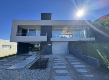 Casa · 285m² · 6 Ambientes · 1 Cochera · Casa en Venta en Costa Esmeralda, Barrio Deportivo