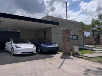 Casa · 300m² · 5 Ambientes · 2 Cocheras · Casa Barrio Privado Gardens