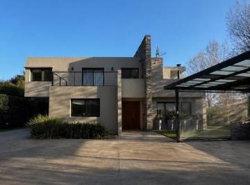 Casa · 435m² · 6 Ambientes · 5 Cocheras · Casa en Venta - Los Puentes Luján