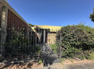 Casa · 139m² · 4 Ambientes · 1 Cochera · Vendo Casa en Poeta Lugones Apta Credito