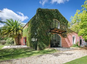Casa · 251m² · 5 Ambientes · 2 Cocheras · Venta Casa 5 Ambientes Country Campos de Roca