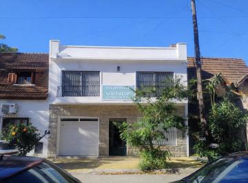 Casa · 209m² · 6 Ambientes · 1 Cochera · Casa en La Lucila