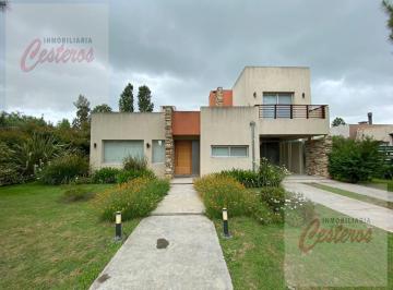 Casa · 170m² · 5 Ambientes · 2 Cocheras · Club de Campo "La Tacuara" Ruta 205 Km 56, a 15 Min del Centro de Cañuelas.