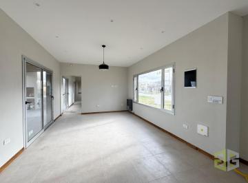 Casa · 111m² · 4 Ambientes · 1 Cochera · Casa en Venta