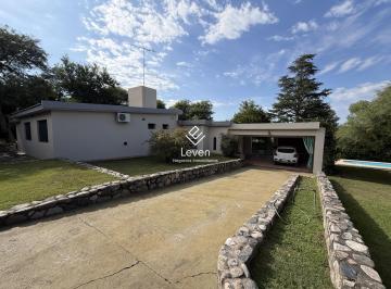 Casa · 220m² · 7 Ambientes · 2 Cocheras · Casa Villa Los Aromos a 100 m del Rio